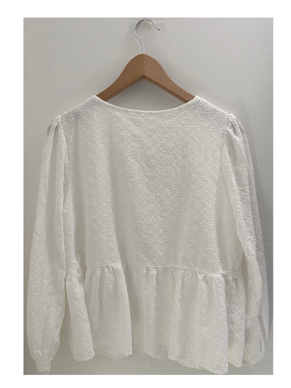 Eyelet Tie-Front White Peplum Top Size Medium - Picture 5 of 7